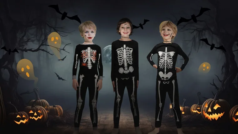 Three children in Family Feeling skeleton print sets